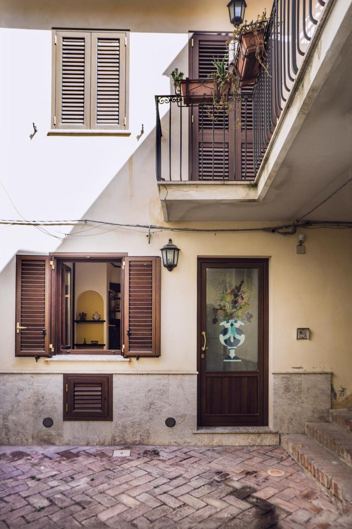 Tina House - Il Cortile Nel Centro Storico Di Taormina Apartment Exterior foto