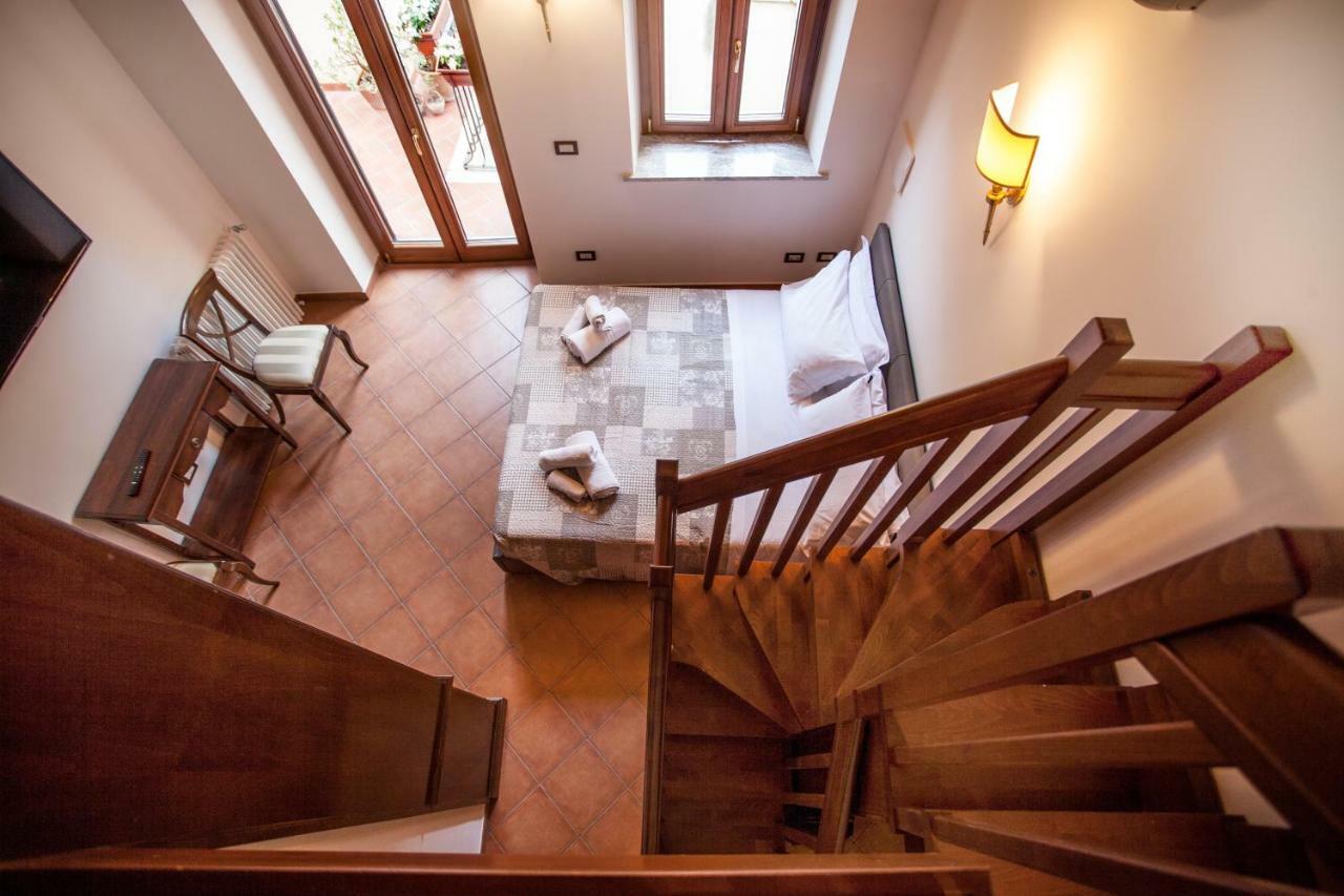 Tina House - Il Cortile Nel Centro Storico Di Taormina Apartment Exterior foto